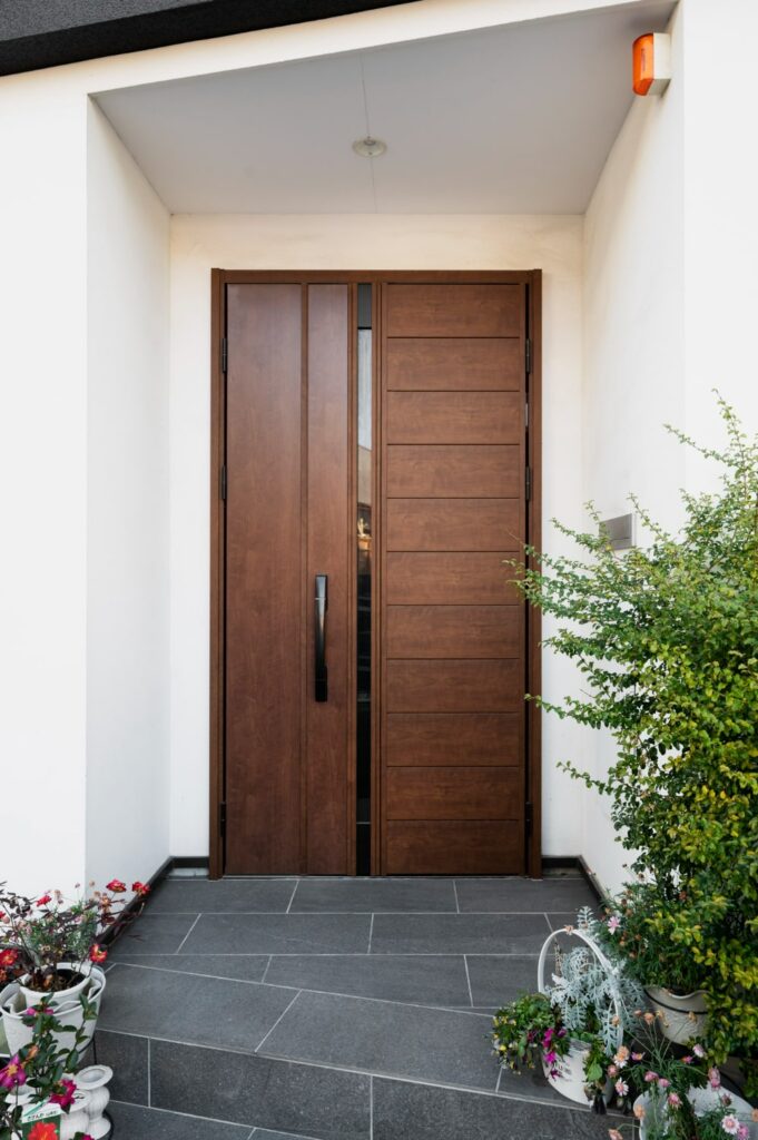 house-entrance-japanese-building-min